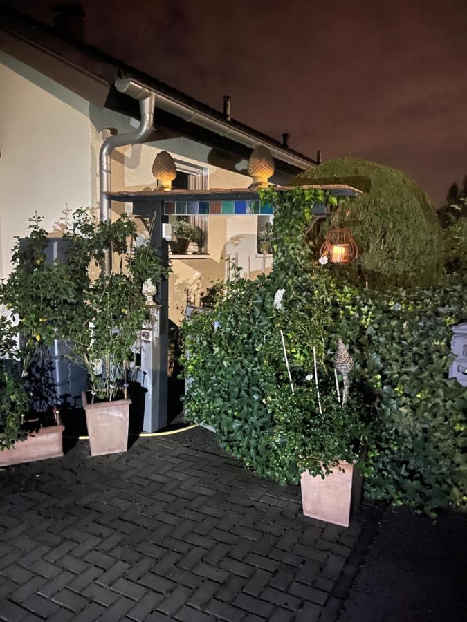 Appartement Region Esslingen - Naehe Messe - Flughafen - Stuttgart - Wohnen Und Arbeiten Auf Zeit In 120M2 Wohlfuehlatmosphaere - Ab 3 Uebernachtungen - Geeignet Fuer 4 Pers Incl Kinder - Beistellbett Moeglich - Kinder Und Tiere Willkommen - Garage F Altbach Dış mekan fotoğraf